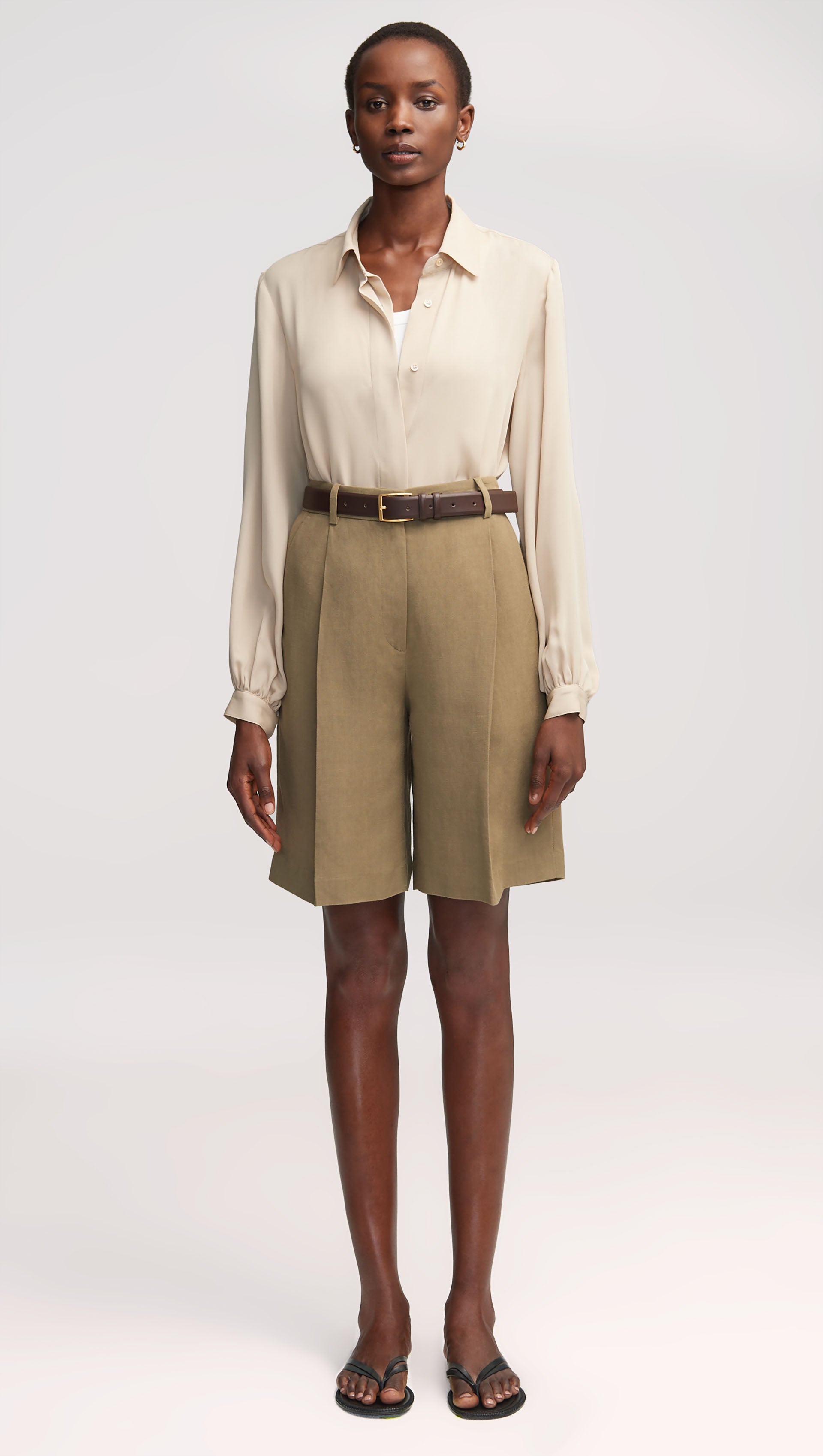 Pleated Shorts in Viscose-Linen Twill | Khaki Green