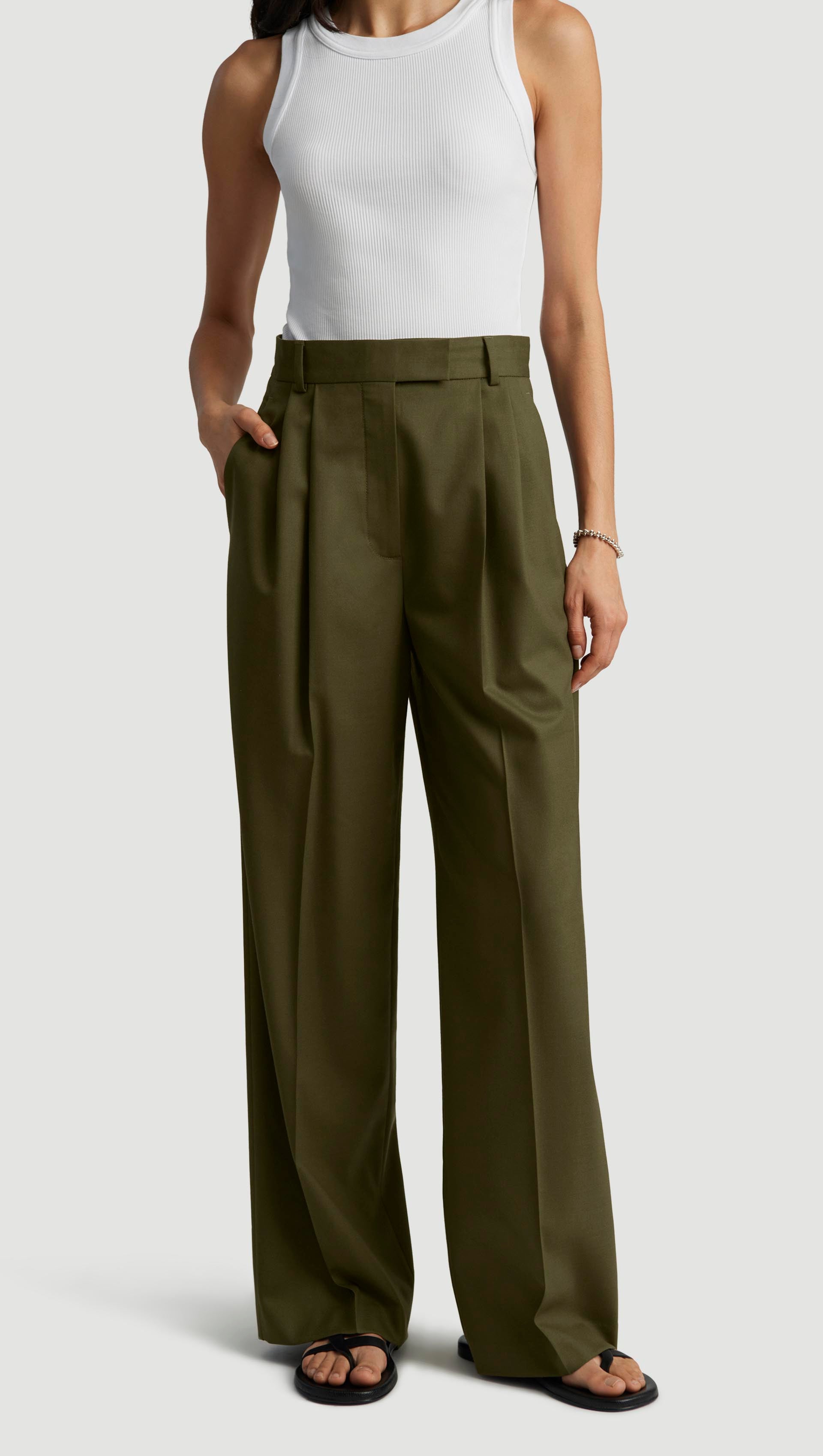 Pleated Trouser in Seasonless Wool | Pine Needle