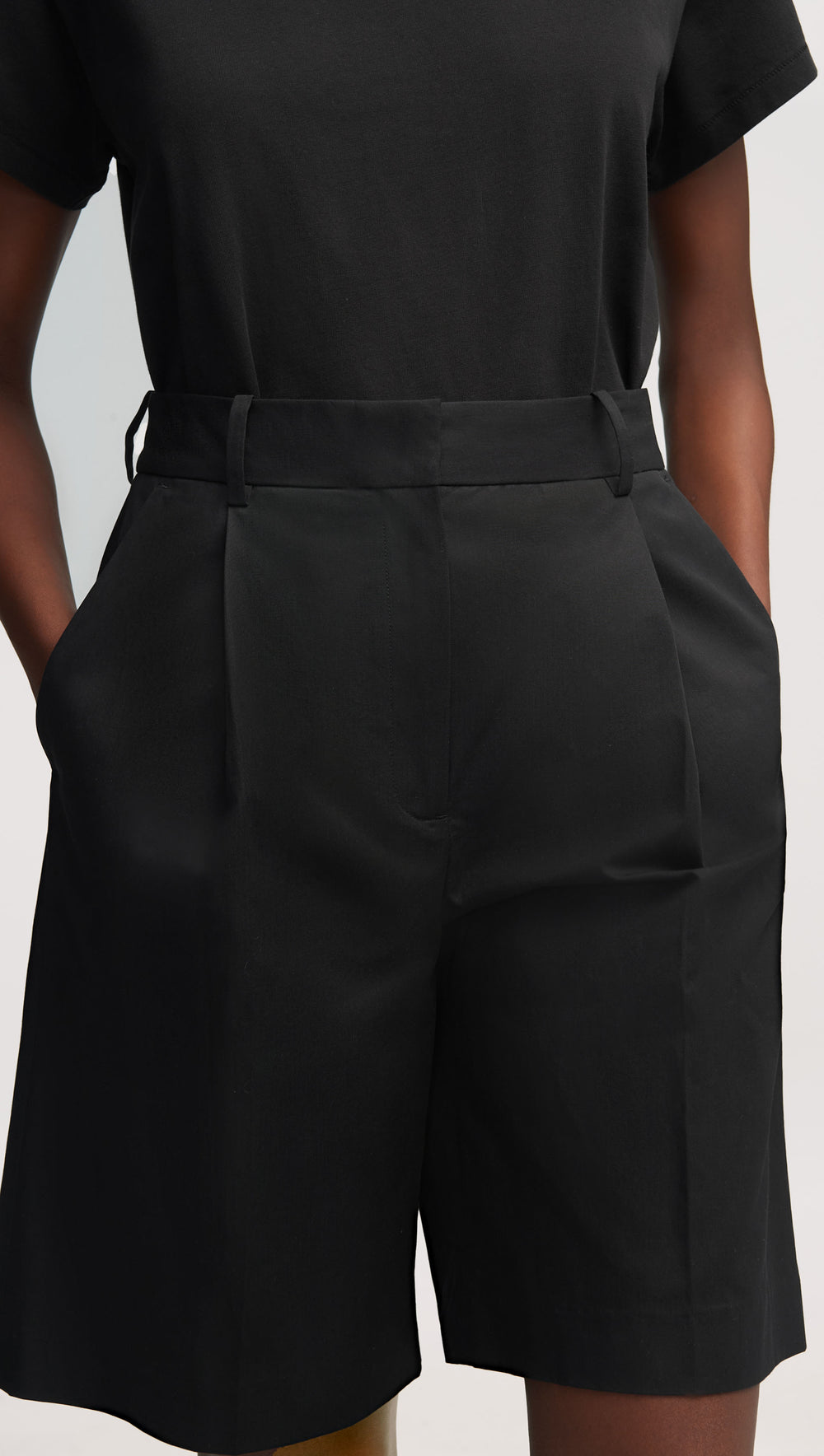 Pleated Shorts in Cotton Twill | Black