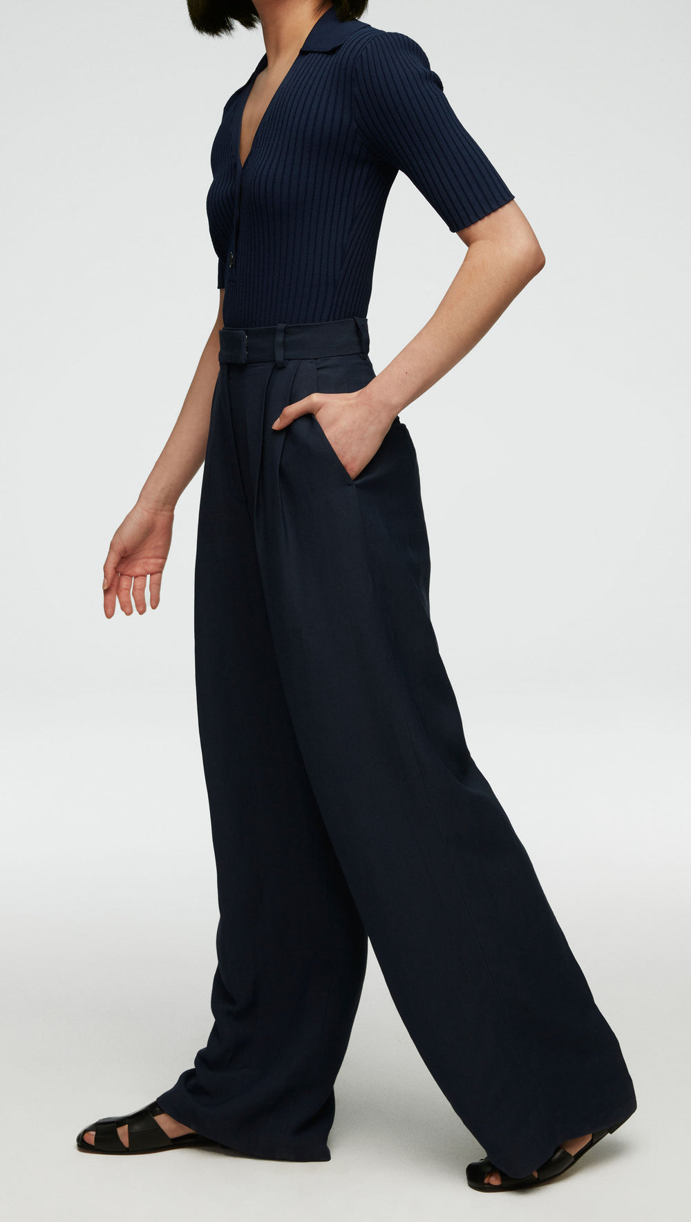 Pleated Trouser in Viscose Linen Twill | Navy